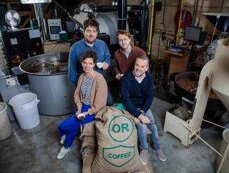 Tom (56) en Katrien (49) van OR Coffee Roasters geven hun koffiebranderij een tweede leven: “Ook thuis wil men steeds meer de beste koffie”  