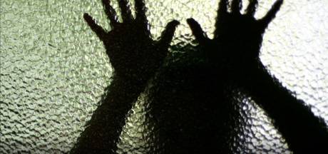 Getrouwde vader verdacht van verkrachten collega op werkvloer, slachtoffer uit angst verhuisd