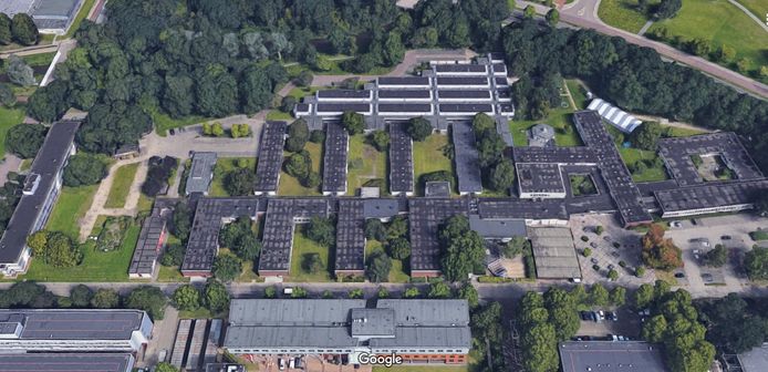 Het Paviljoen van de TU Eindhoven aan De Lismortel (onder). Rechtsboven is nog net de Ring te zien (Insulindelaan).