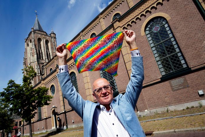 Paulus van Zee protesteerde eerder bij de Grote Kerk in Gorinchem. Toen ging het niet om 'homogenezing' maar omdat er een dominee kwam prediken die de omstreden Nashville-verklaring had ondertekend.