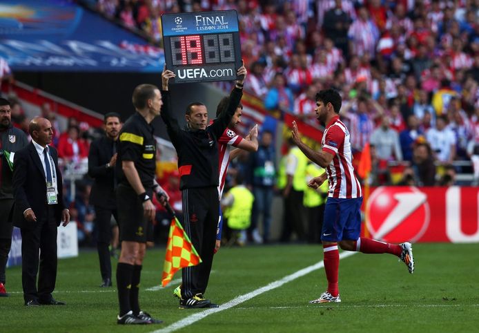 Diego Costa moet al snel het veld af in de Champions League-finale tegen Real in Lissabon.