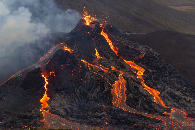 IJslandse vulkaan Fagradalsfjall blijft lava uitspuwen, en dat voor deze indrukwekkende