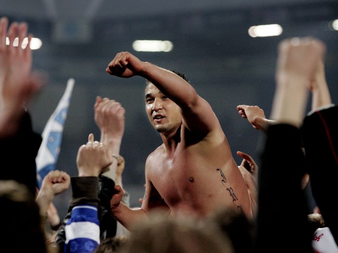 Jhon van Beukering viert het kampioenschap van de eerste divisie bij De Graafschap.