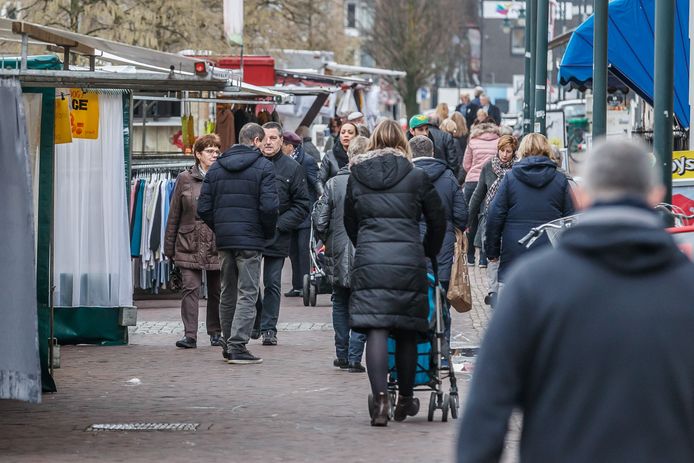 De weekmarkt in Zevenbergen verhuist donderdag 15 februari voor twee  jaar naar het plein voor het gemeentehuis.
