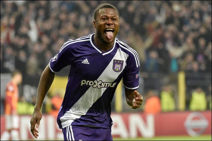 Mbemba bij Anderlecht in 2014.