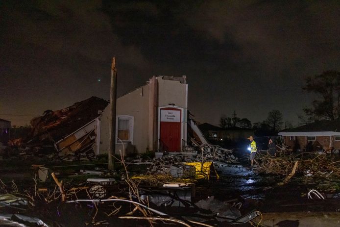 De tornado veroorzaakte aanzienlijke schade in Arabi, een buitenwijk van New Orleans.  (22/03/2022)
