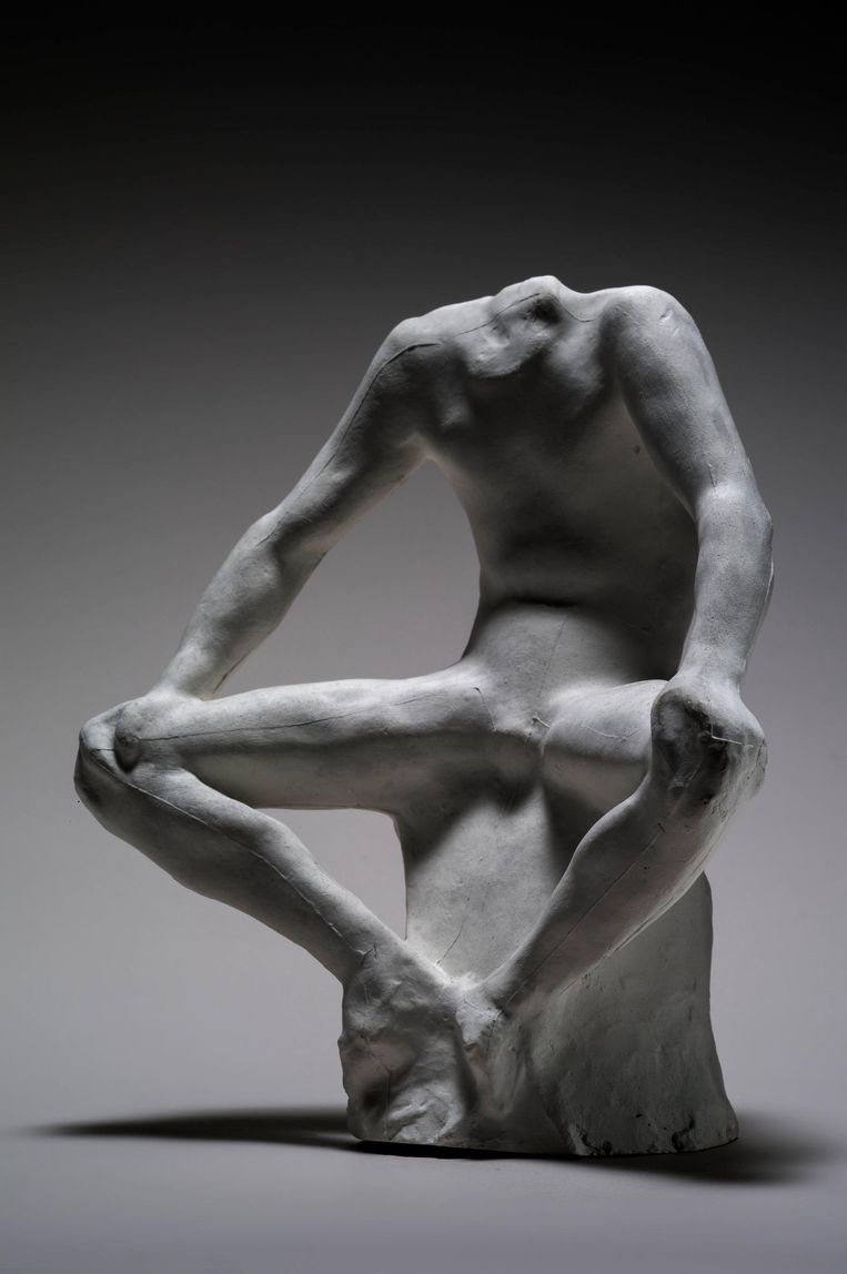Zittende oude man. Beeld Musée Rodin, Parijs