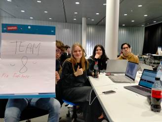 Studenten gaan afvalproblematiek te lijf tijdens 24 uur durende hackathon: “Morgenochtend koffiekoeken voor iedereen.”