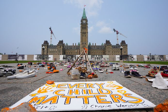 Een herdenkingsplek voor de overleden inheemse kinderen bij het Canadese parlementsgebouw in Ottawa.