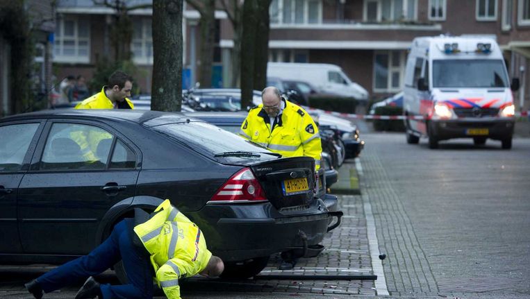 Politie doet onderzoek in de Schaepmanstraat, een dag na de dubbele liquidatie in de Staatsliedenbuurt. Benaouf A. was toen waarschijnlijk het doelwit. Beeld anp