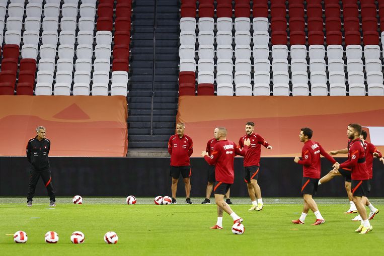 Het Turkse elftal trainde maandag in de Johan Cruijff Arena. Beeld Getty Images