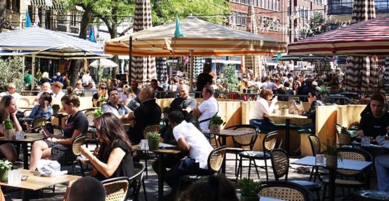 Dít wordt het (terras)weer vanaf woensdag 28 april Beeld Getty Images