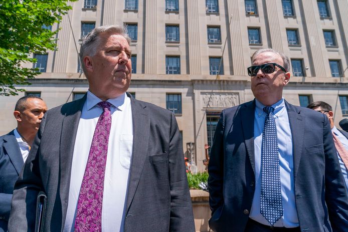 Trump-advocaten James Trusty (L) en John Rowley (R) vorige week in Washington aan het ministerie van Justitie.