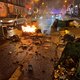 Sfeer op straat blijft gespannen in Franse steden na aanblijven regering, zeker 70 mensen opgepakt in Parijs