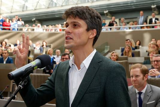 Benjamin Dalle (CD&V) tijdens zijn eedaflegging in het Vlaams parlement. Hij krijgt de bevoegdheden Brussel, Jeugd en Media.