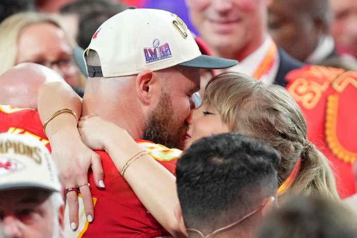 Super Bowl Les Chiefs De Mahomes Kelce Et Taylor Swift Triomphent Après Prolongation Sport 0875