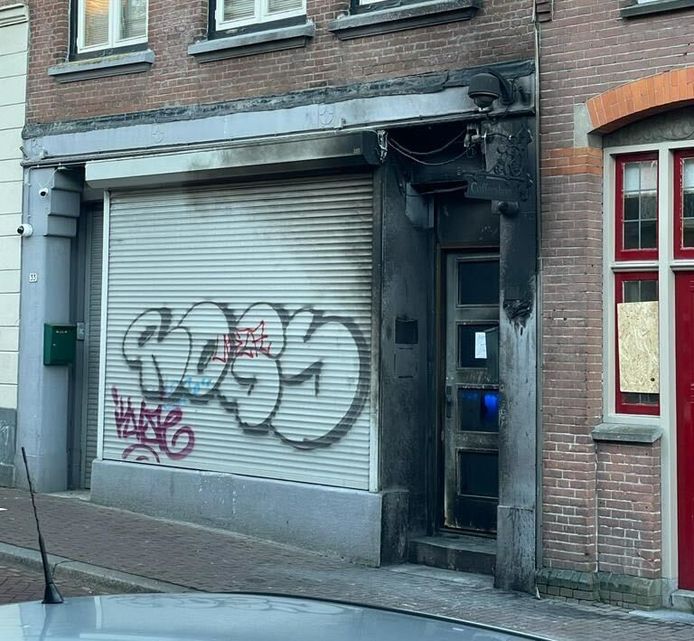 De pui van de coffeeshop raakte beschadigd.