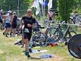 Beeld van de triatlon in Terneuzen. Het fietsen is achter de rug, tijd om te lopen.