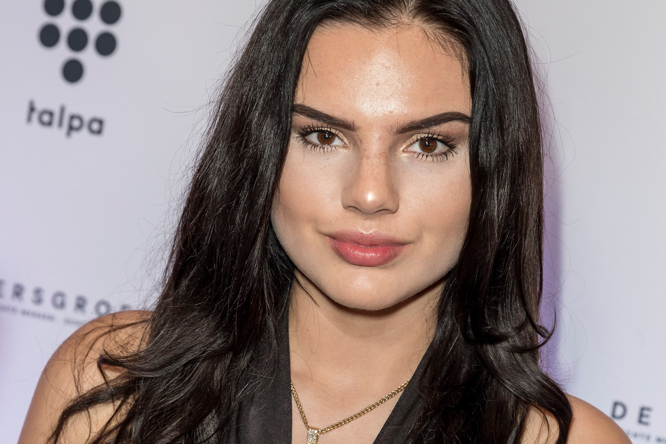 famke-louise-legt-haar-muziekcarri-re-even-stil-foto-destentor-nl