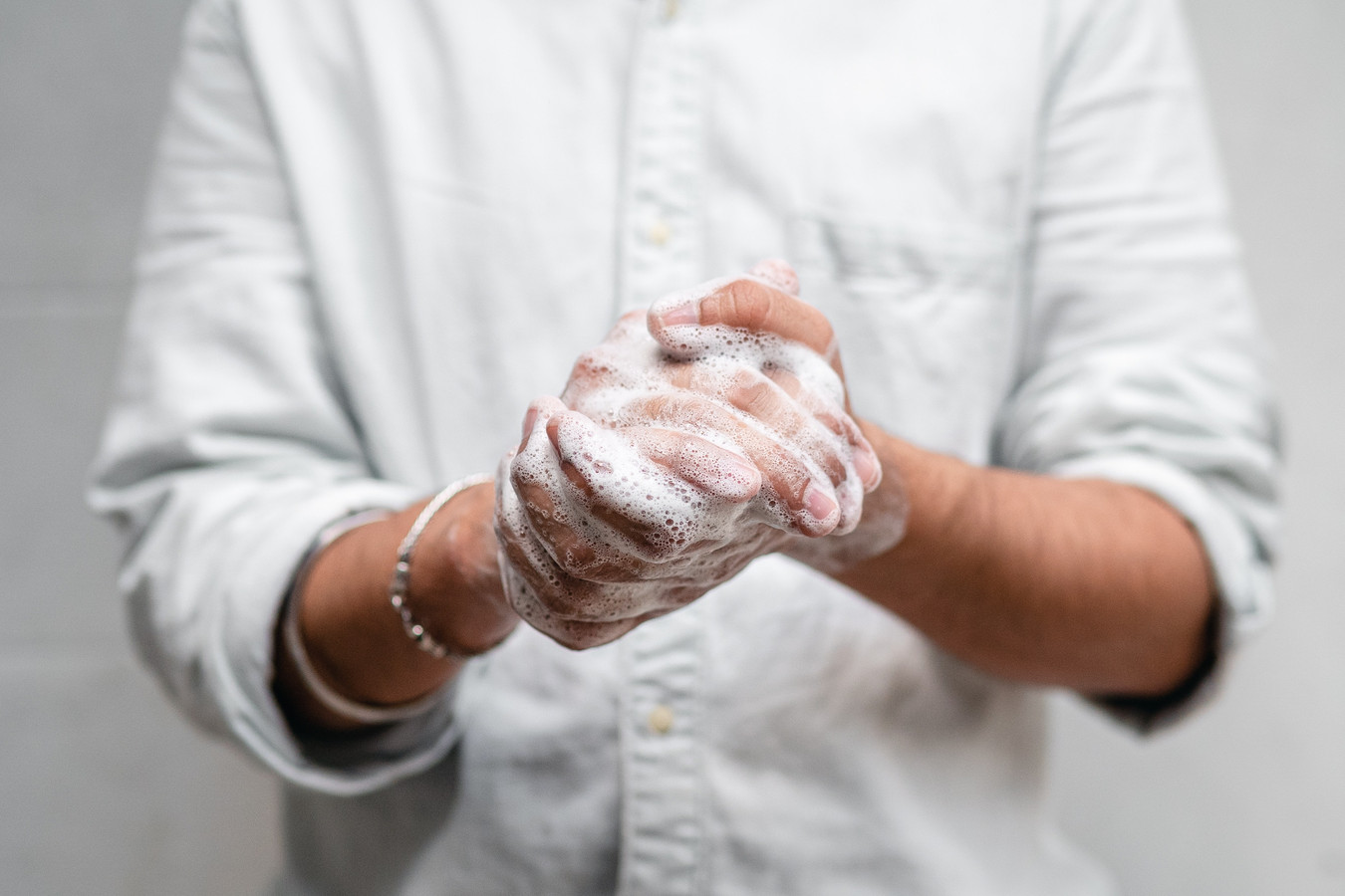 Hoe proper is het om te douchen zonder zeep? Expert
