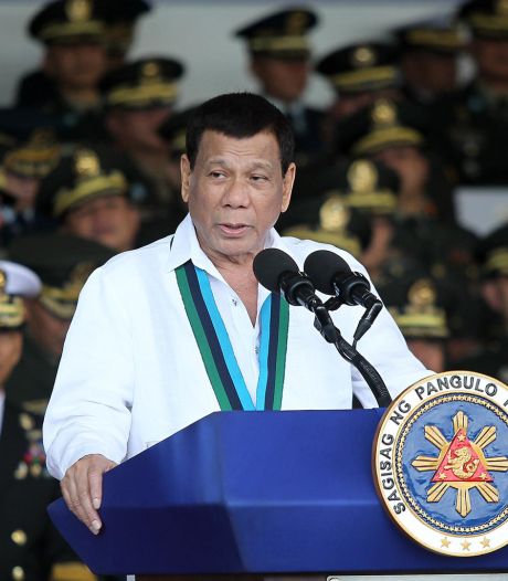 Duterte: "Mâcher du chewing-gum soulage mes douleurs"