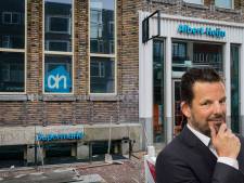 De reclame op het oude postkantoor is niet mooi, maar wat denk je van die monsterlijke aanbouwpui aan de grachtzijde?