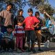 De parkeerplaats van de Lidl is de nieuwe opvangplek voor vluchtelingen op Lesbos