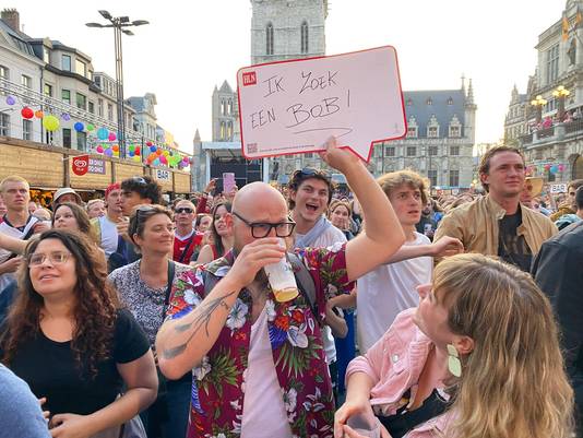 Fans of all colors on Sint-Baafsplein