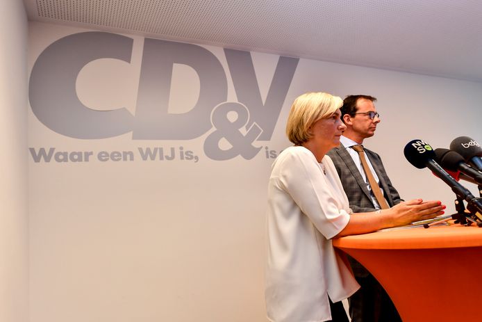CD&V-minister Hilde Crevits en voorzitter Wouter Beke. Nooit eerder scoorde CD&V zo laag.