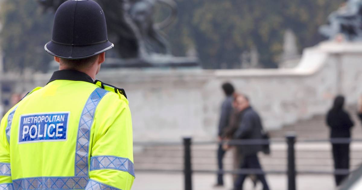 Un ex poliziotto britannico è stato condannato a 16 anni di carcere per lo stupro di un’adolescente e di un suo collega |  mondo