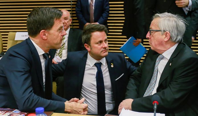 Mark Rutte, de Luxemburgse premier Xavier Bettel en EU-voorzitter Jean-Claude Juncker , vorige week in Brussel.