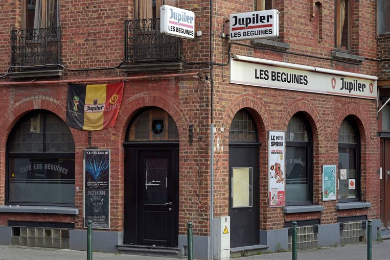 Les Béguines in 2015. Het café was eigendom van de gebroeders Abdeslam. Intussen is het een buurthuis. Beeld Photo News