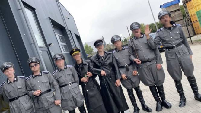 Politie doet huiszoekingen bij ‘nazi-jongeren’ Urk, man (19) opgepakt voor wapenbezit