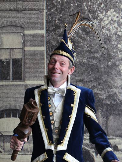 Robijn Gehoorzaamheid invoegen Prins Wichard d'n Urste zwaait met carnaval de scepter in Best - Oozo.nl