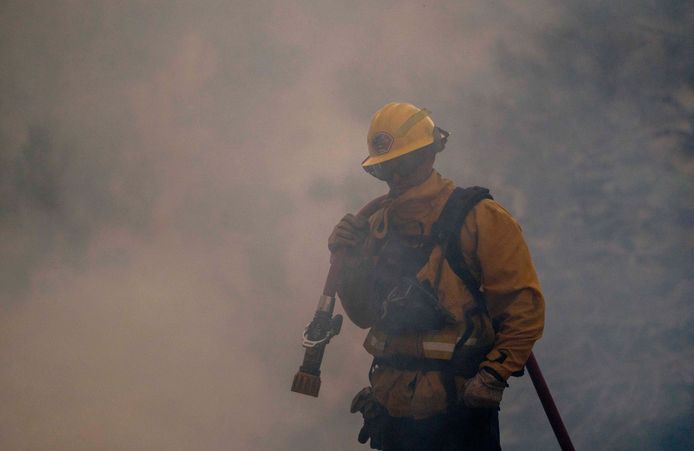 De Bobcat Fire is een van de grootste bosbranden in de geschiedenis van Los Angeles.