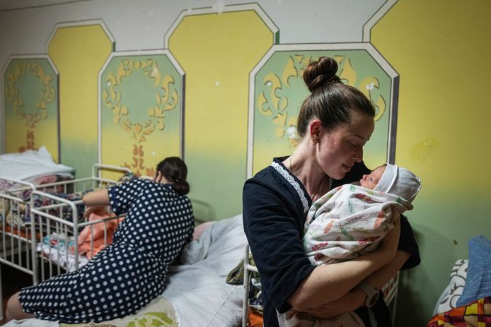 De kelder van een ziekenhuis dat tevens dienstdoet als schuilkelder in Marioepol in Oekraïne.