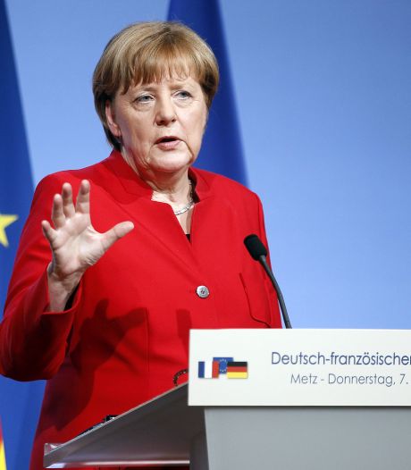 Merkel répond aux critiques de Valls sur les migrants