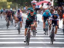 Fabio Jakobsen komt op verkeerde weghelft terecht en ziet Sam Bennett winnen in San Juan
