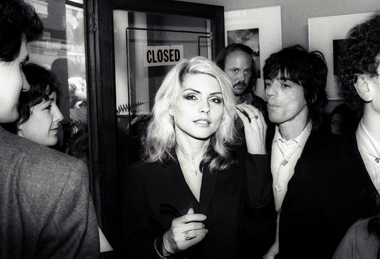 Debbie Harry in 1978. ‘Toen we ‘Parallel Lines’, de plaat met ‘Heart of Glass’ en ‘One Way or Another’, aan de platenmaatschappij lieten horen, klonk het oordeel: ‘We horen geen hits.’’  Beeld © Martyn Goddard/Corbis