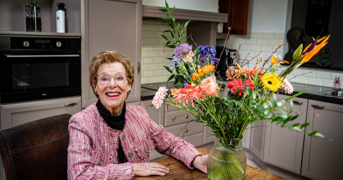 Oma Sjan krijgt al 31 jaar bloemen op Valentijnsdag, maar