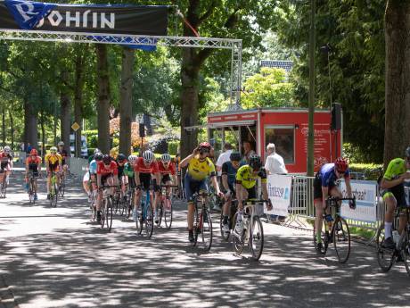 Laatste wielerronde Hartje Baarn: ‘Ik moest 1200 euro uit eigen zak bijleggen’