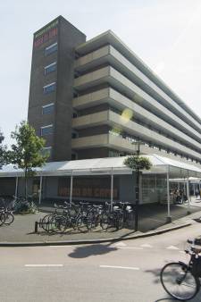Bewoners zijn intimiderende ‘drugsprinsen’ in dure auto's spuugzat: ‘Vrouwen durven niet via voordeur’