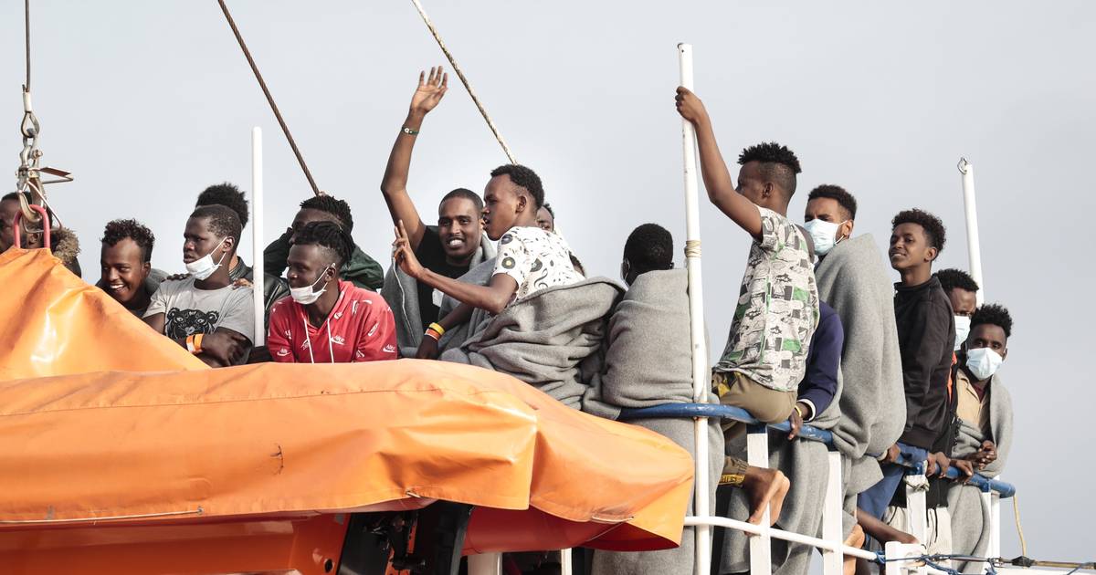 L’Italia limita la nave delle Ong tedesche dopo il salvataggio dei migranti |  al di fuori