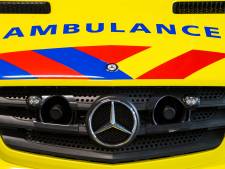Twee auto’s botsen tegen elkaar bij brandweerkazerne