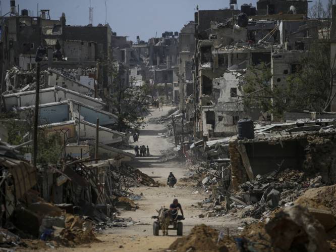 Israël voert aanvallen op Gaza op, honderden gezinnen ontvluchten hun huis
