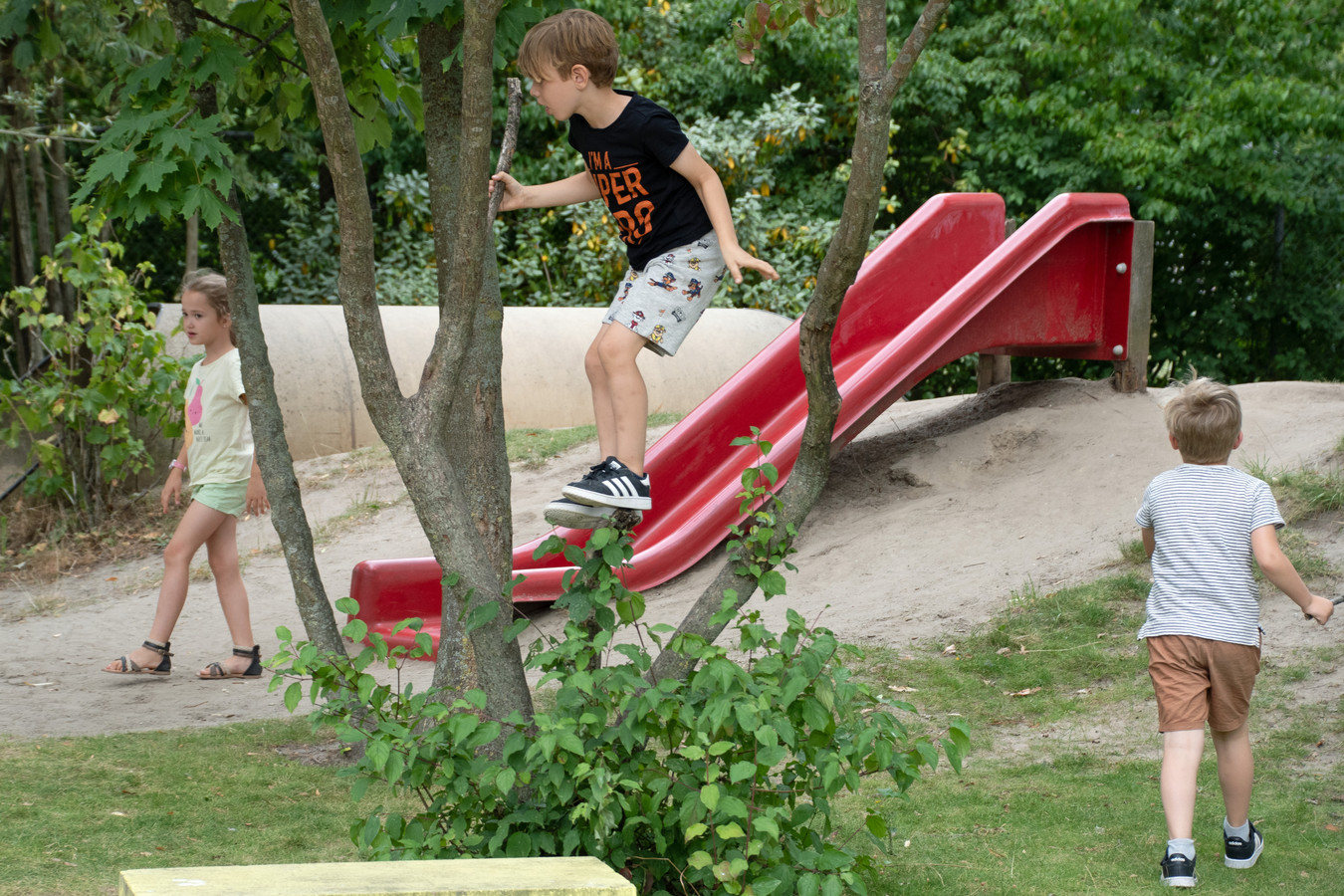 Buiten spelen bij BSO Het Kinderplein in Terneuzen.