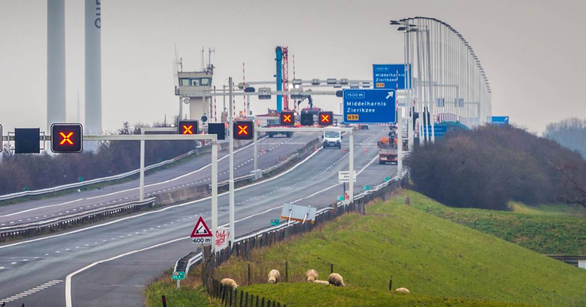 Haringvlietbrug richting Rotterdam door verkeersongeval ...