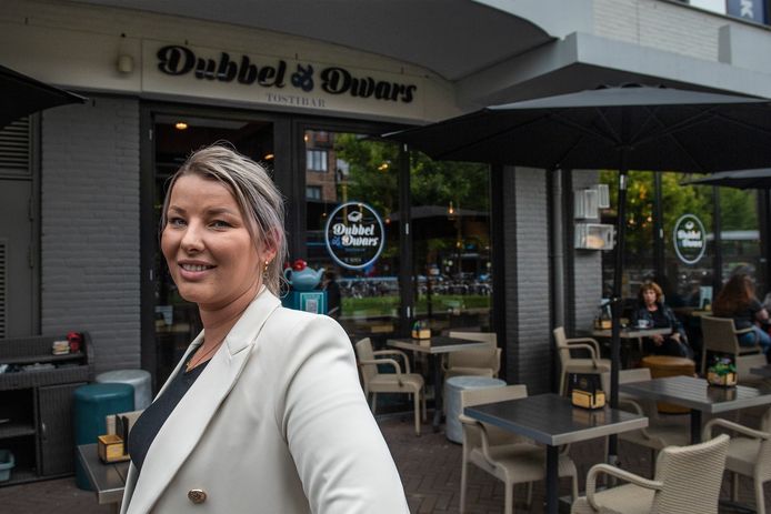 Denise Vader nam in coronatijd een tostibar (dubbel en dwars) op het burchtplein over. in het winkelcentrum heeft ze nog een andere zaak: binnen.