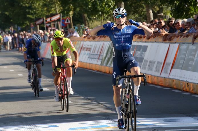 Stan Van Tricht wint in Gullegem.