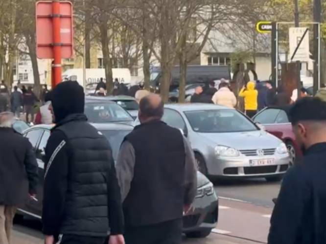 KIJK. “Hysterie in Heusden-Zolder door nepberichten op sociale media”: auto rijdt bijna in op menigte na gespannen sfeer aan Koolmijnlaan